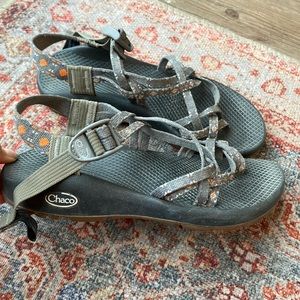 CHACO Z/CLOUD X2 SANDALS gray with orange flowers